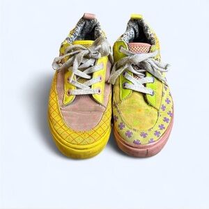SpongeBob & Patrick Mismatched Low Top Sneakers